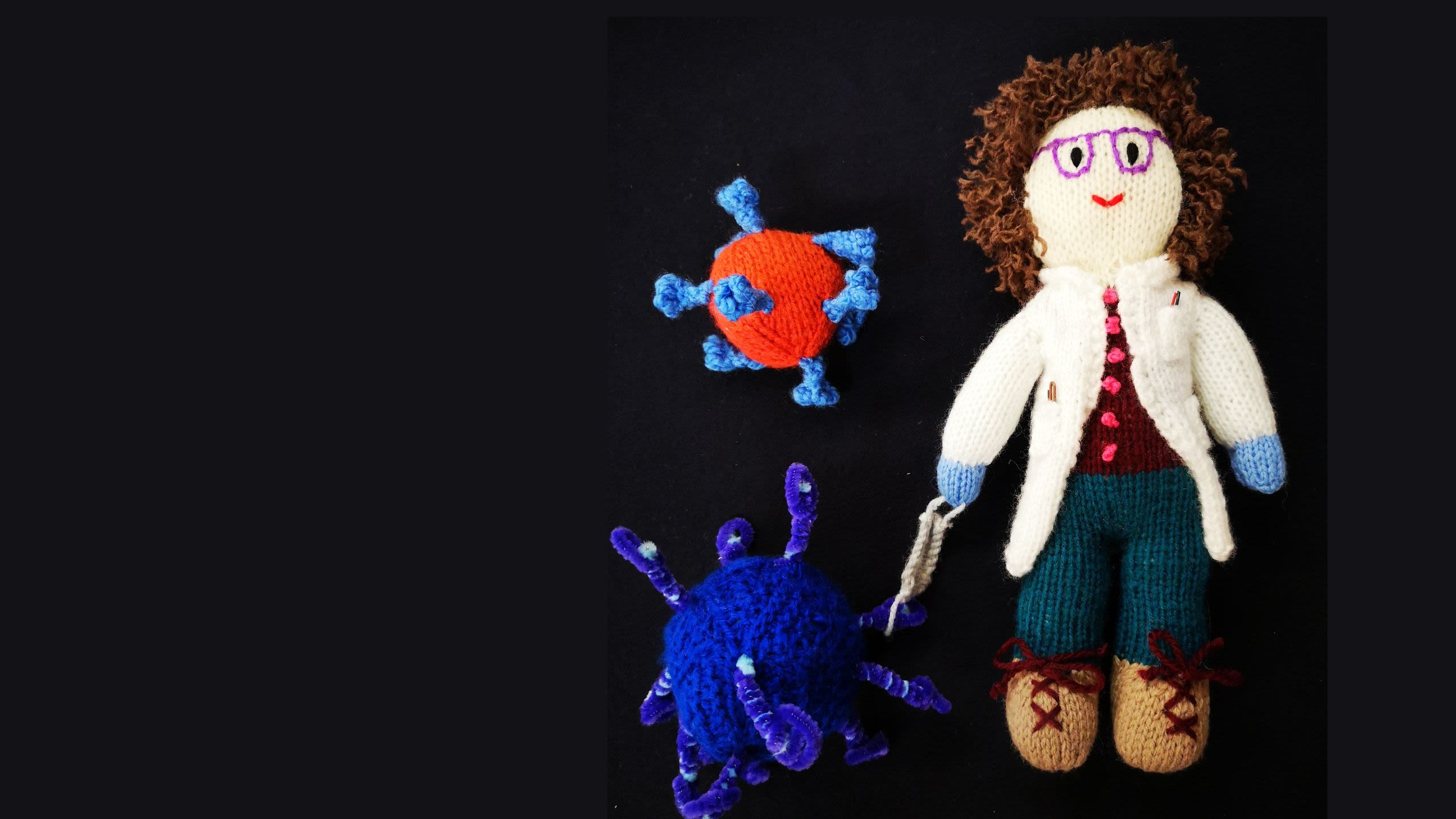 Knitted Coronavirus particle made by Marion Watson (Inv 18520)