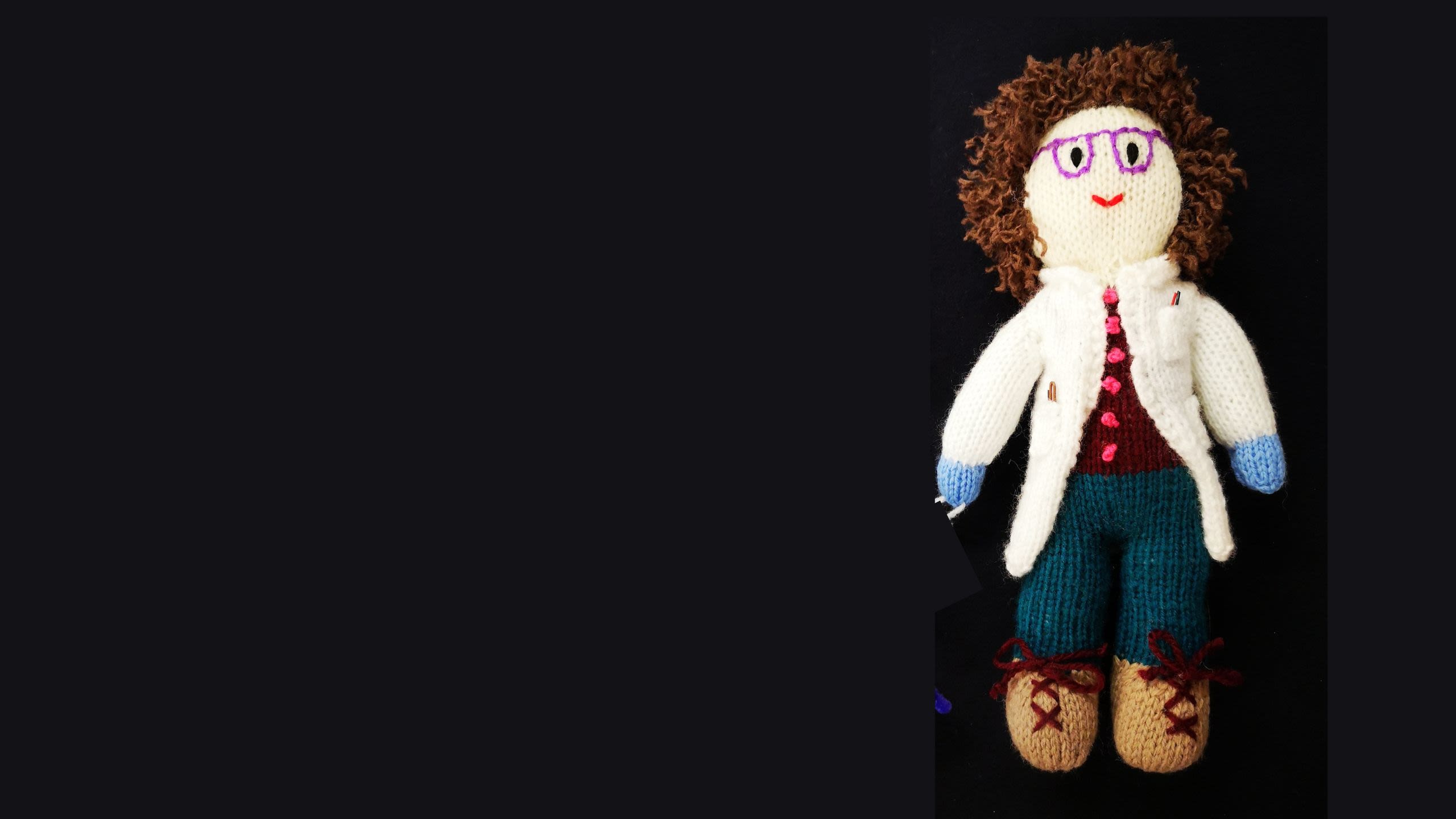 Knitted Coronavirus particle made by Marion Watson (Inv 18520)